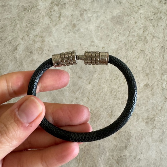 Louis Vuitton Men’s Digit Bracelet - Picture 5 of 5